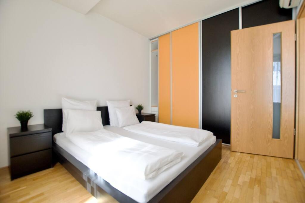 Standard By Hi5 - Kazinczy Street Apartment Budapest